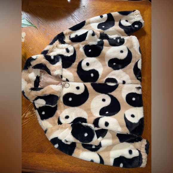 Kyoyo Yin Yang Faux Fur Jacket - Picture 1 of 7